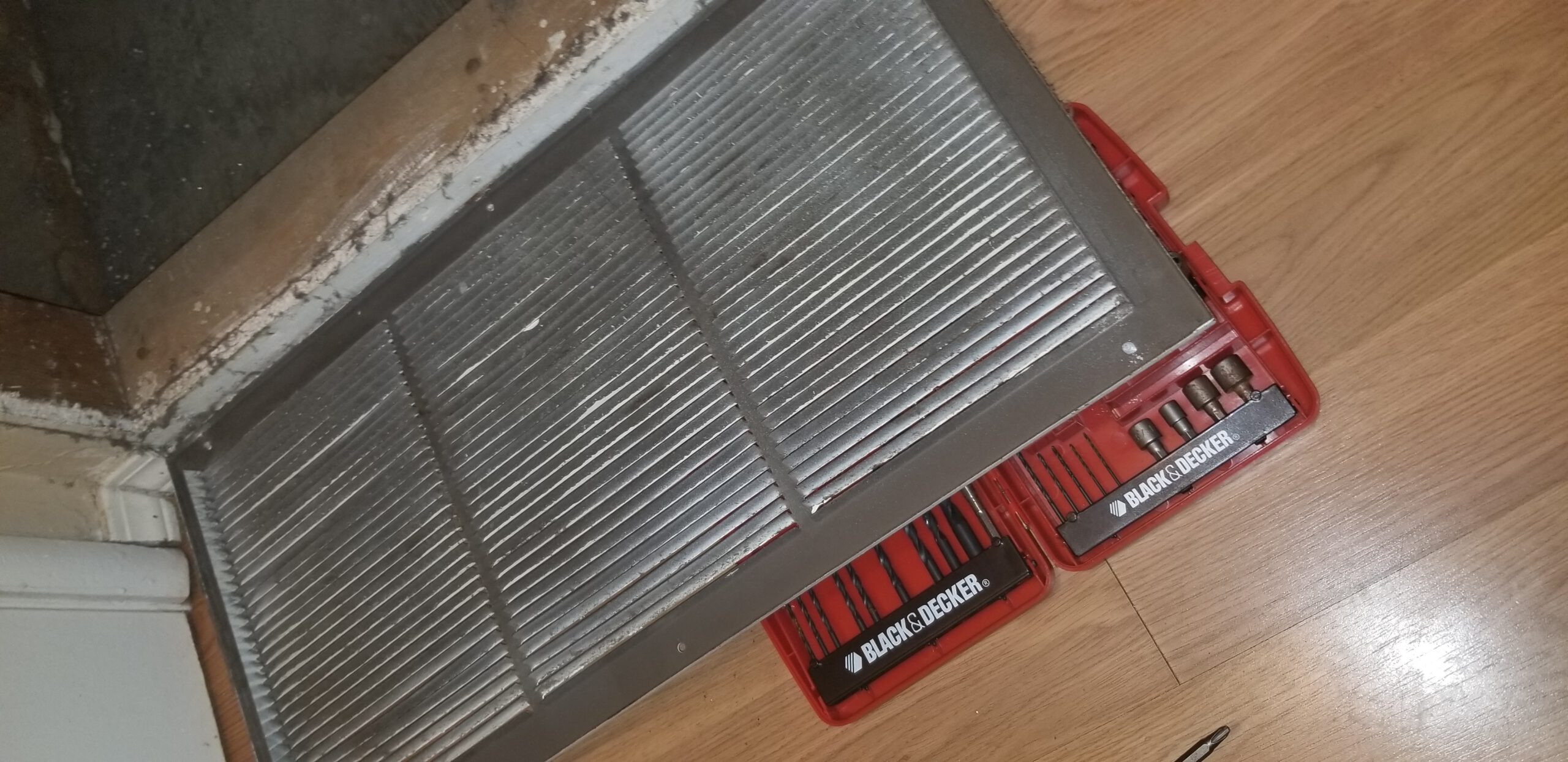 How to Choose The Right Tools and Equipment for Air Duct Cleaning at Home